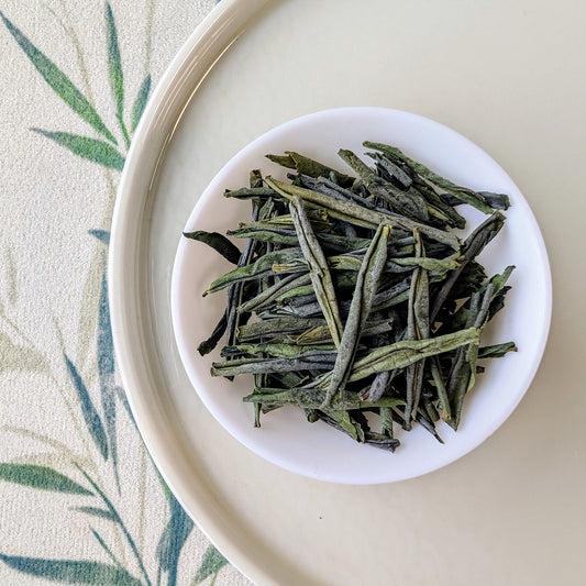 Liu An Gua Pian leaves in a white tea dish