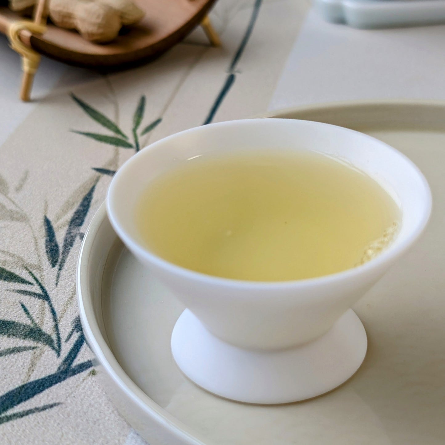 Pale green liquor of Liu An Gua Pian tea
